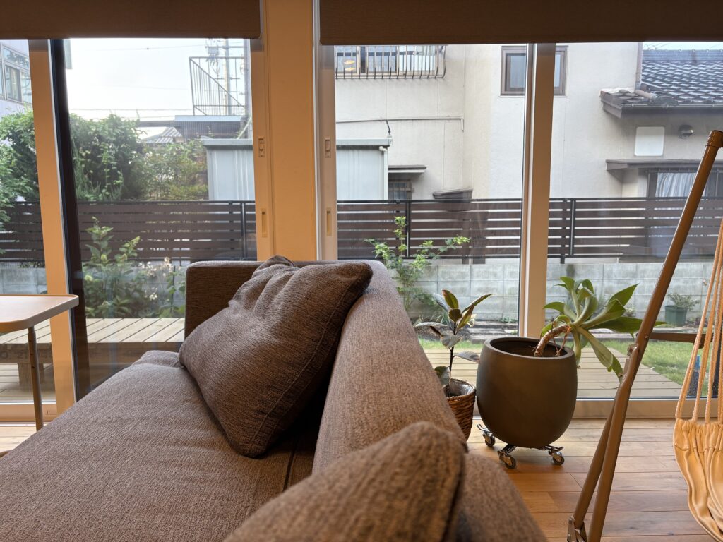 ダイニングに座って見る庭
